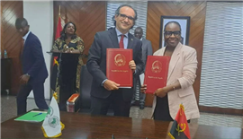 Angolan finance minister, Vera Daves de Sousa (r)and African Development Bank Country Manager for Angola, Pietro Toigo (l) sign coastal projects agreements in Luanda, Angola